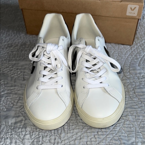 Veja Esplar logo leather White and Black Sneakers - Picture 2 of 8